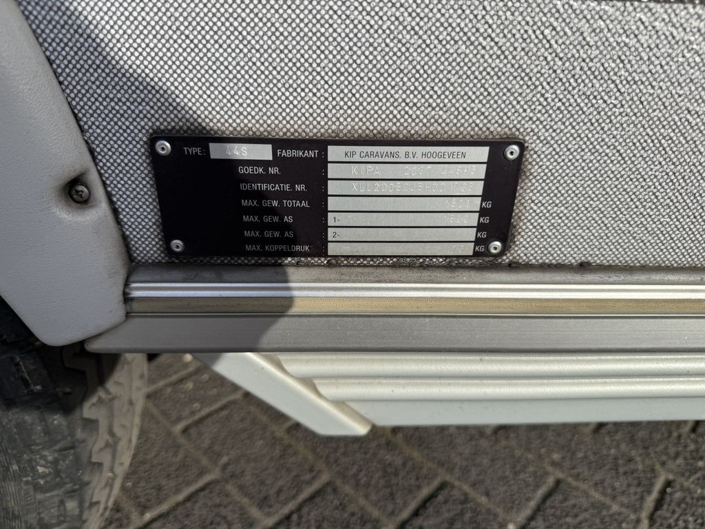 52838195-13.jpg