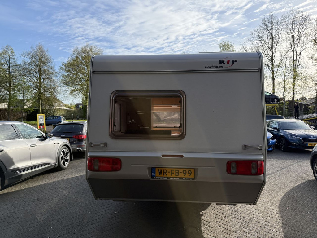 52838195-3.jpg