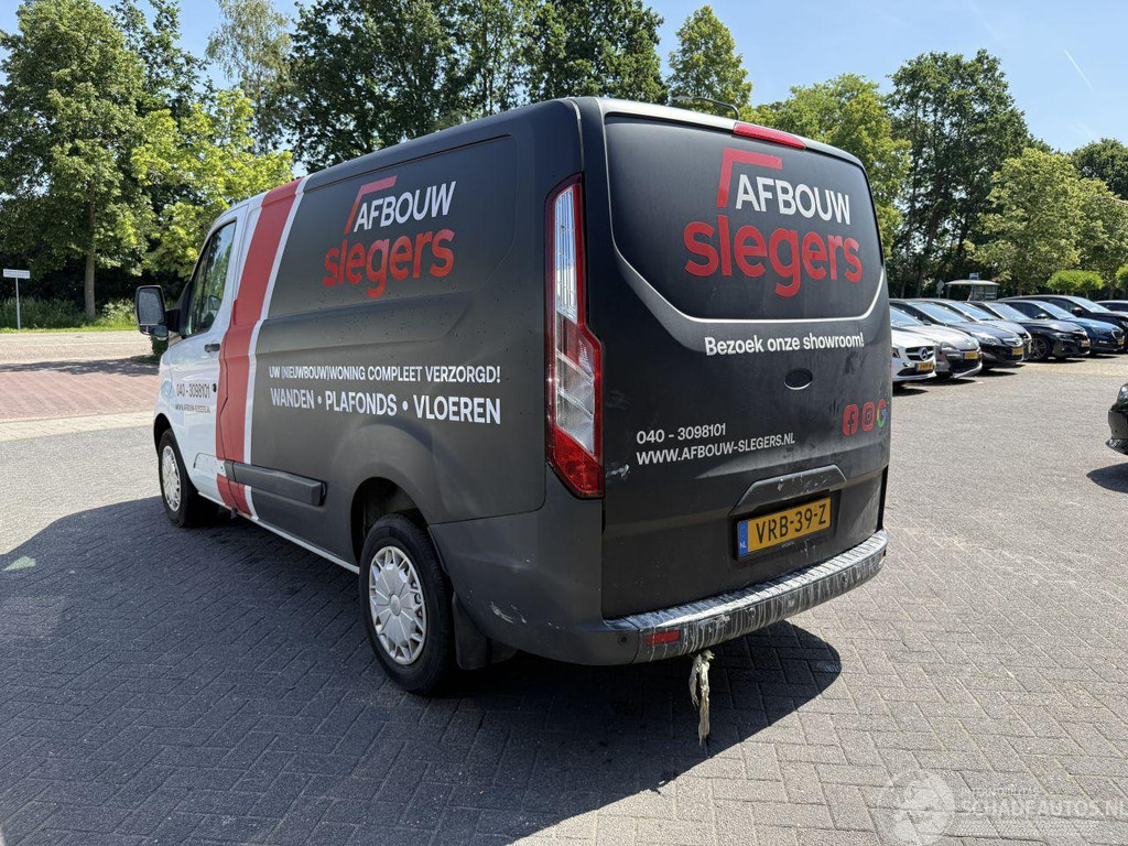 53748827-2.jpg