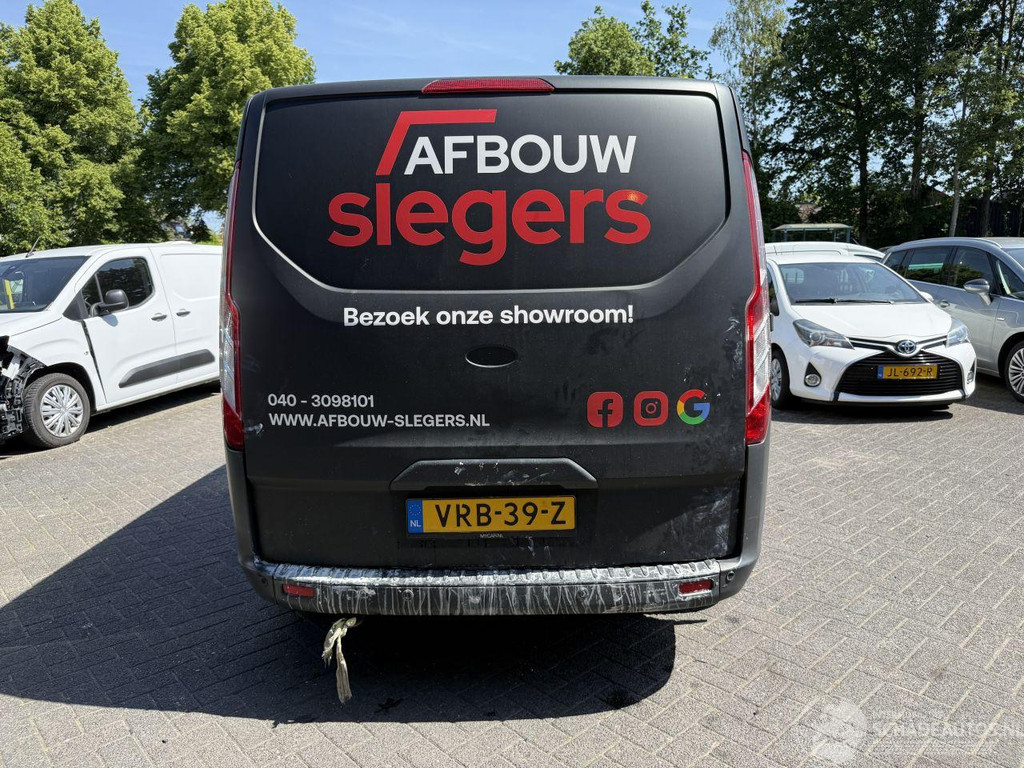 53748827-3.jpg