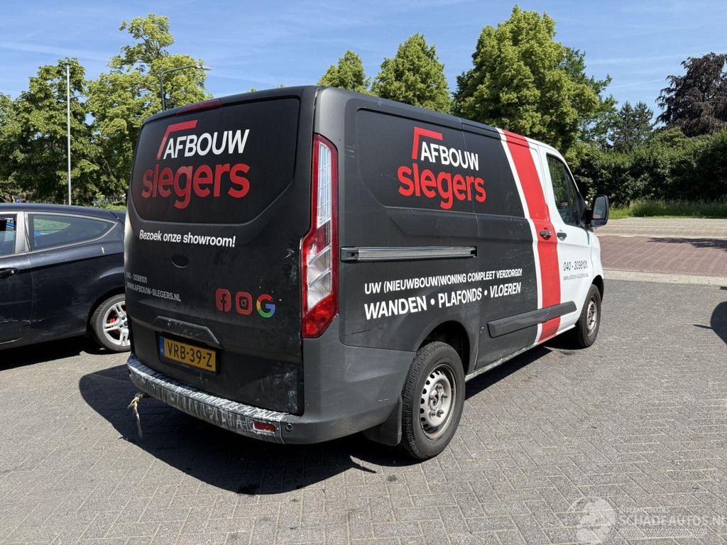 53748827-4.jpg