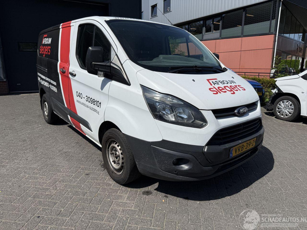 53748827-6.jpg